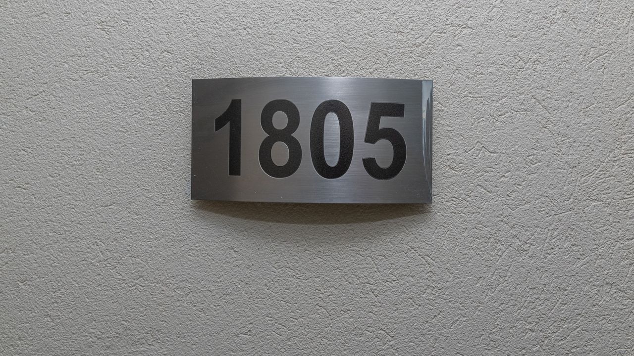 1318 2
